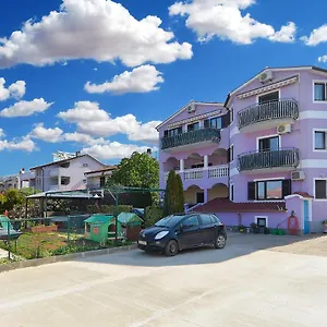 Apartament Anka 1223, Peroj