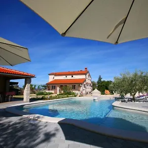 Apartmán Oliva, Peroj