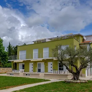Apartament Nogic, Peroj