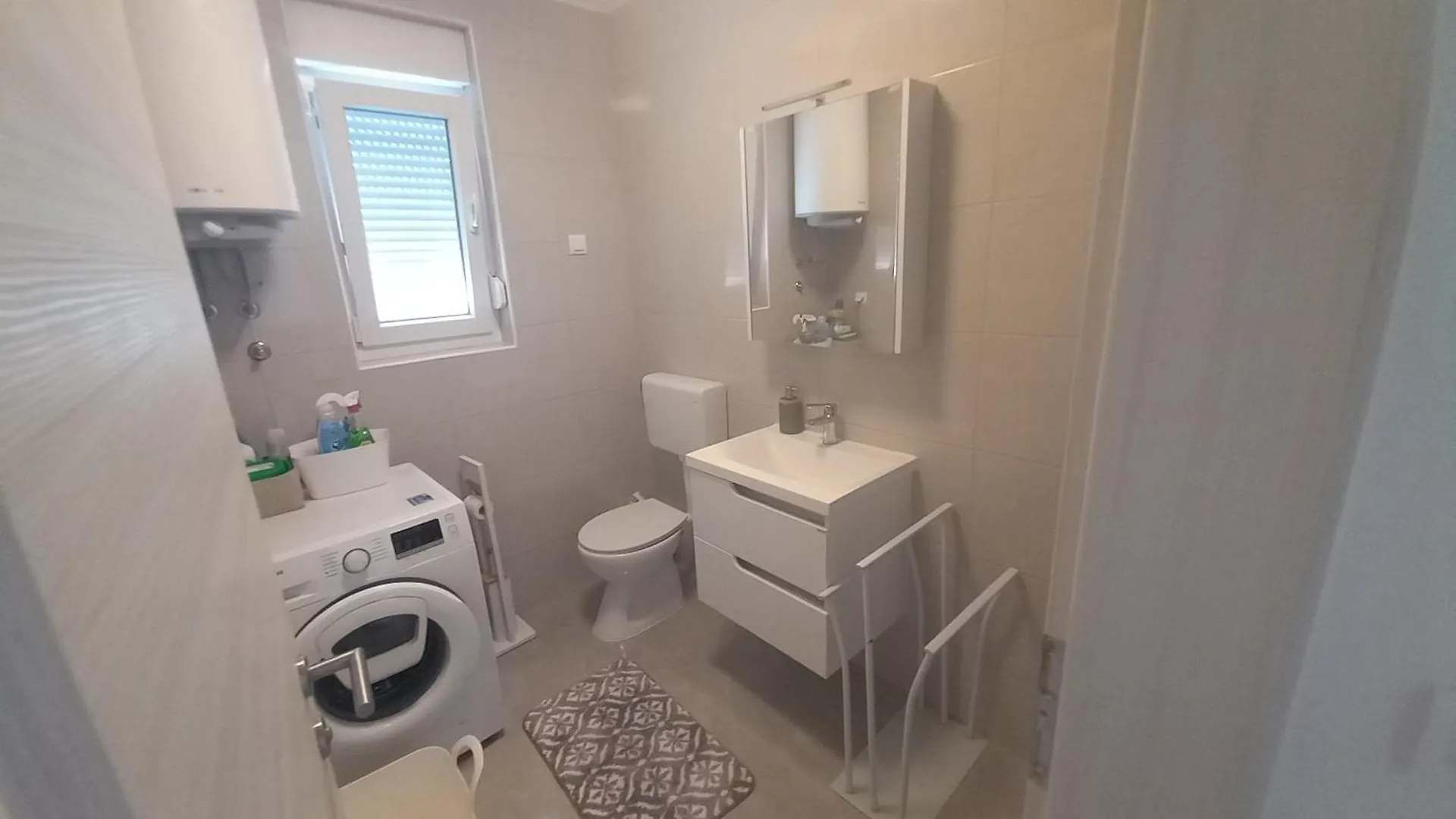 Apartman Dina Peroj 0*,